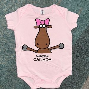 🏷️ 5 for $25 🏷️ Brand new 6 months Montreal girl onesie